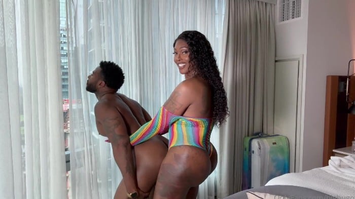[OnlyFans] Brandy Bugotti - Ga Peach Vs Nyc Apple [1080p]