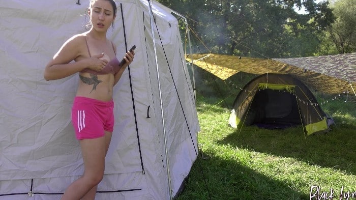 [Manyvids] Black Lynn - Risky Camping Masturbation