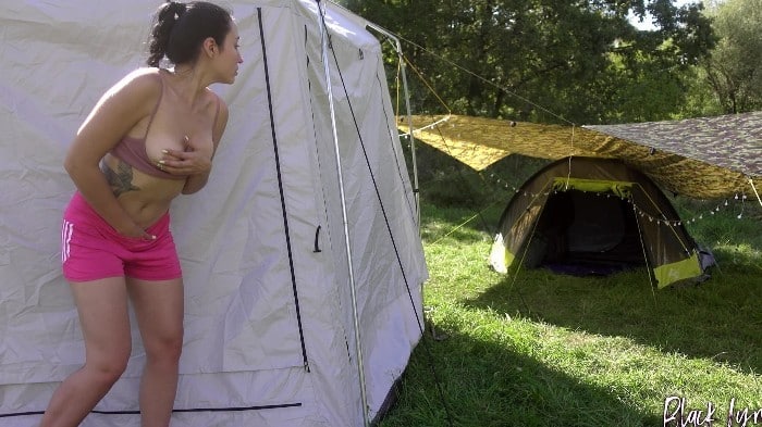 [Manyvids] Black Lynn - Risky Camping Masturbation